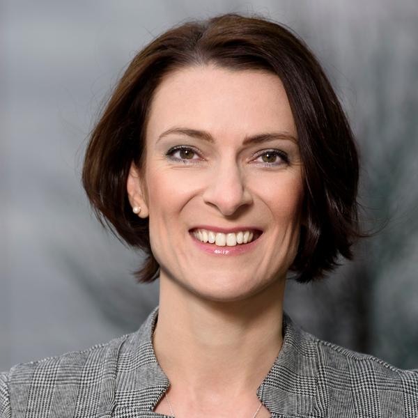 Dana Tomášková, O2